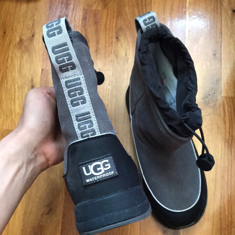 Boy’s ugg waterproof boots size 2